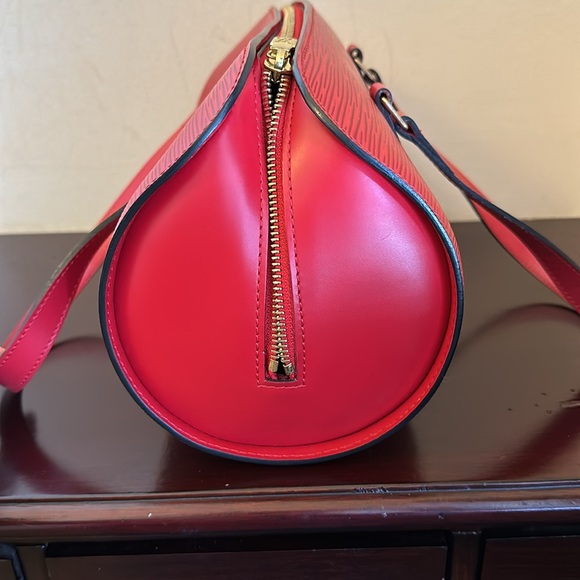 Louis Vuitton red epi bag. EUC! - Picture 2 of 5